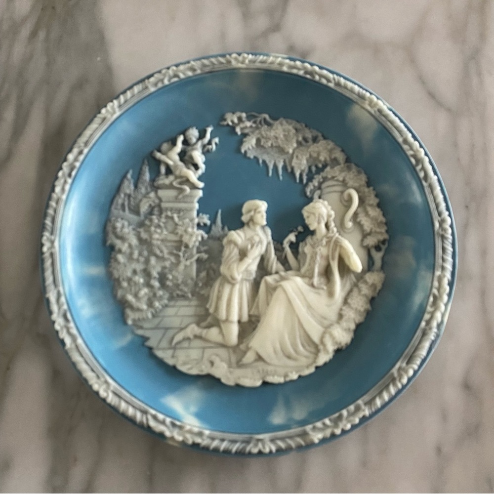 Incolay Studios of California collectible plate